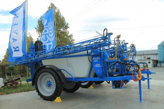 Прикачна пръскачка AGRIO Alka 2500 литра 21 метра